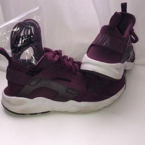 Girls Nike huarache size 3